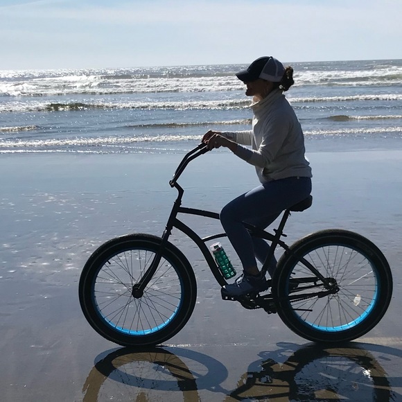 Meet your Posher, Amy - Picture 2 of 2